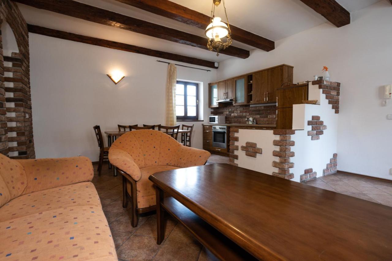 Apartments 3 In The Historic Part Of Зноймо Екстериор снимка