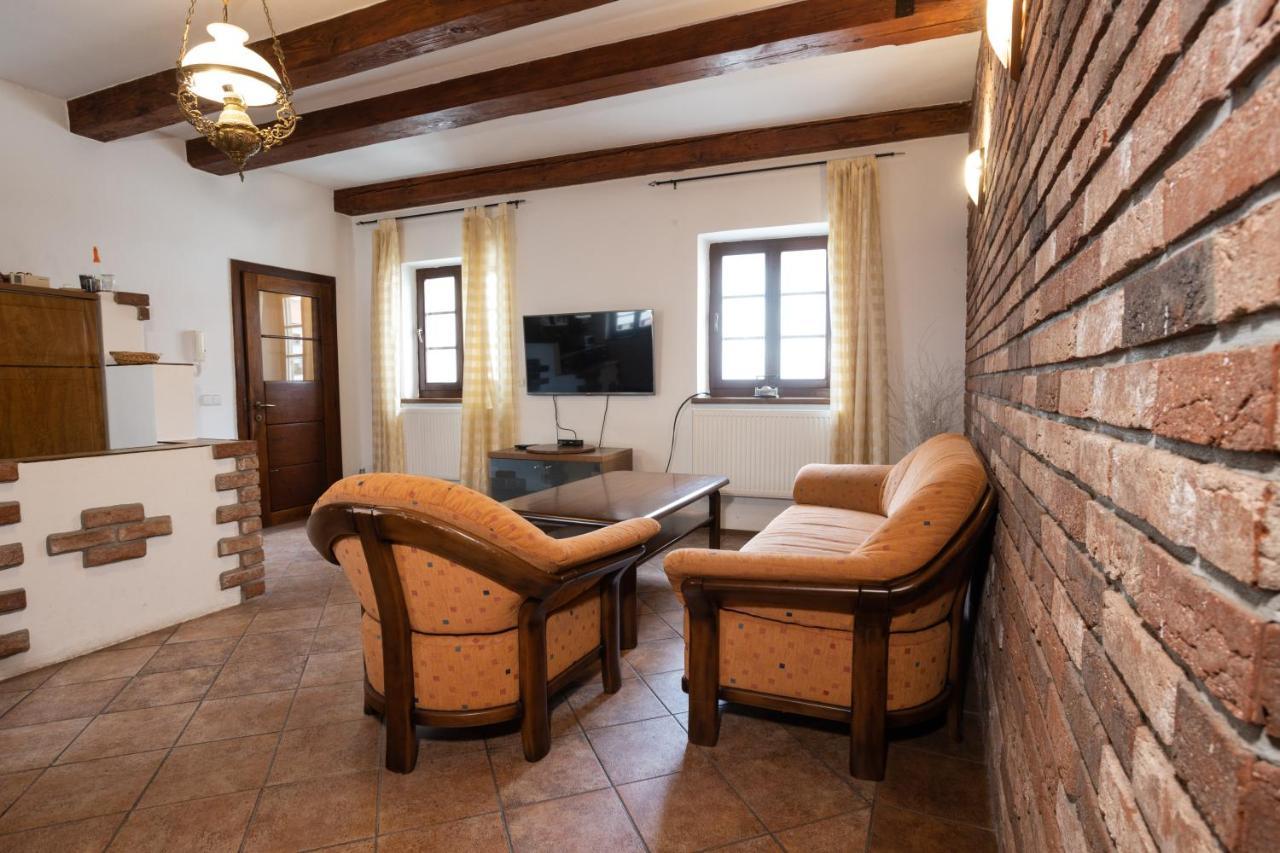 Apartments 3 In The Historic Part Of Зноймо Екстериор снимка
